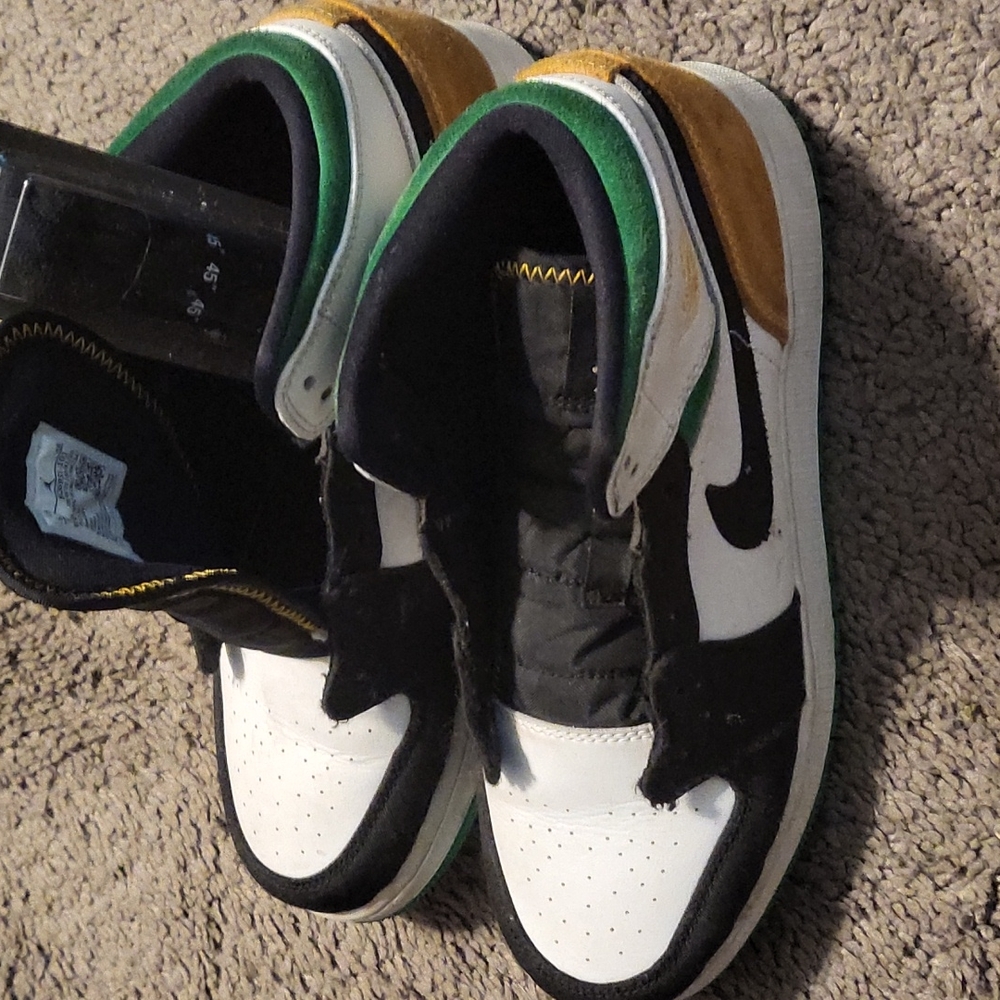 Jordan's size 6.5 Boys